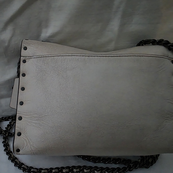 Coach Parker 18 shoulder bag in refined chalk or bone leather with rivets. - Picture 4 of 11